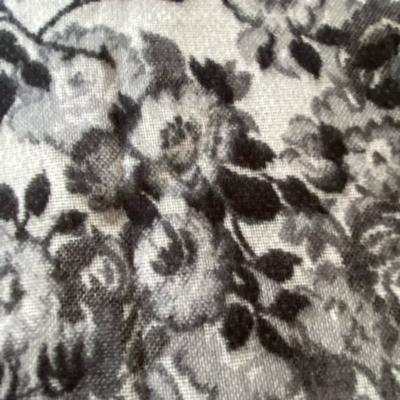 V.Frass Cashmink Acrylic Soft Grey Floral Winter Scarf- Made in Germany - Picture 12 of 14